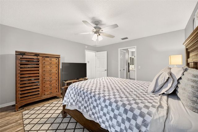 1563 HOLLYBERRY PLACE, The Villages, FL 32162