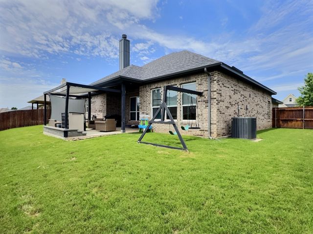 4015 Gallivant Drive, Granbury, TX 76049