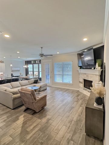 4015 Gallivant Drive, Granbury, TX 76049