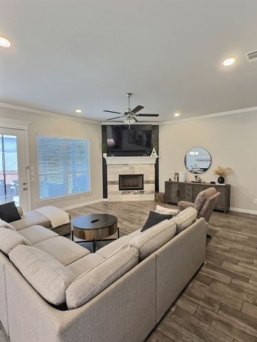 4015 Gallivant Drive, Granbury, TX 76049