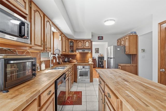7808 Pine St, Ross Twp, PA 15237