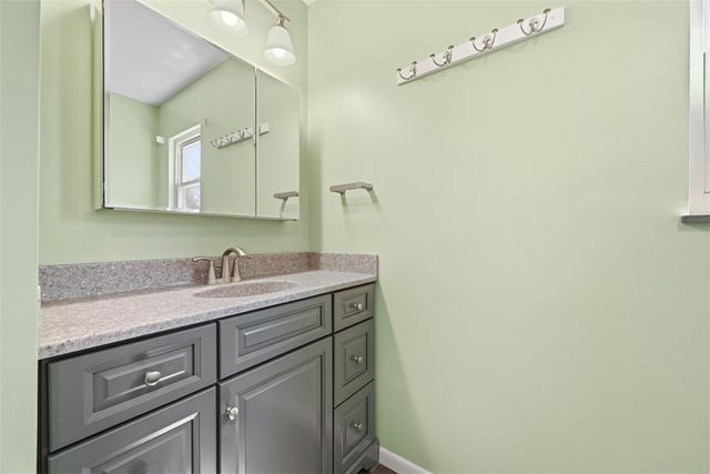 7808 Pine St, Ross Twp, PA 15237