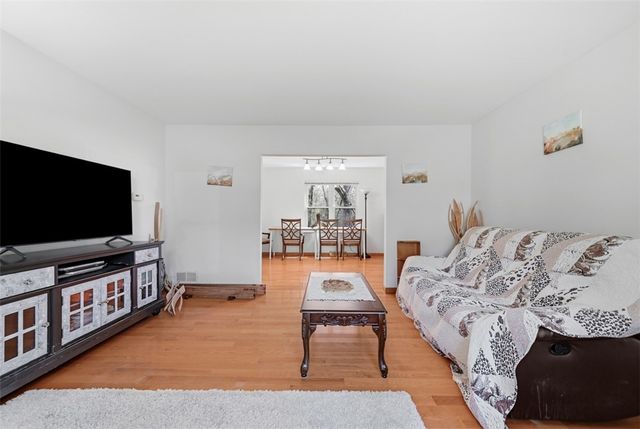 7808 Pine St, Ross Twp, PA 15237