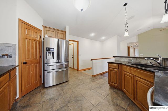 710 N 95th Street, Lincoln, NE 68505