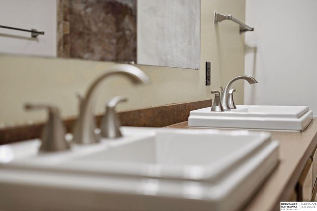 710 N 95th Street, Lincoln, NE 68505