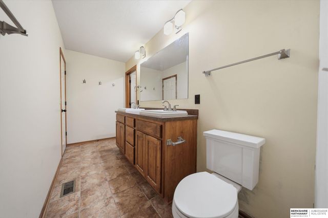 710 N 95th Street, Lincoln, NE 68505