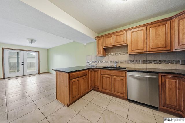 710 N 95th Street, Lincoln, NE 68505