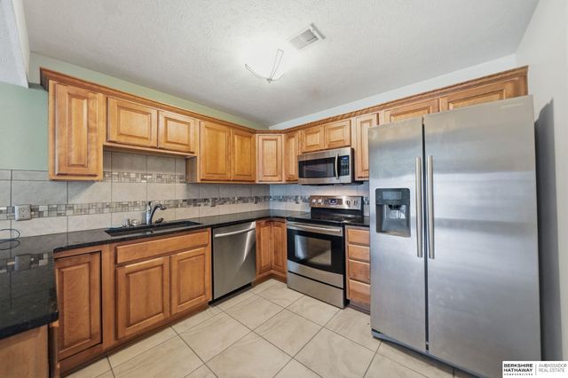 710 N 95th Street, Lincoln, NE 68505