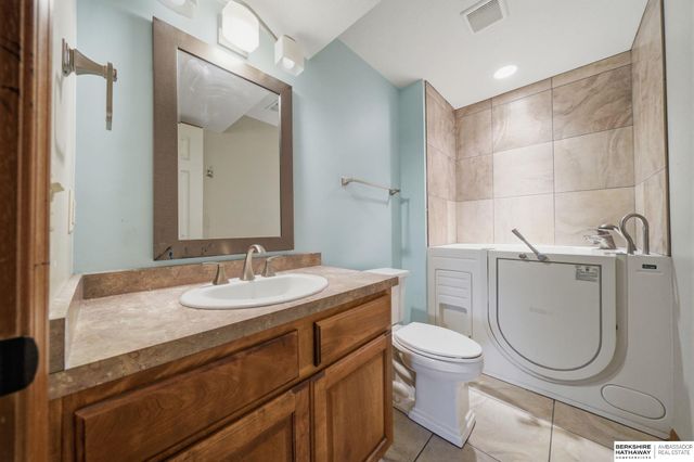 710 N 95th Street, Lincoln, NE 68505