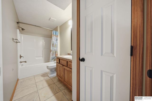 710 N 95th Street, Lincoln, NE 68505