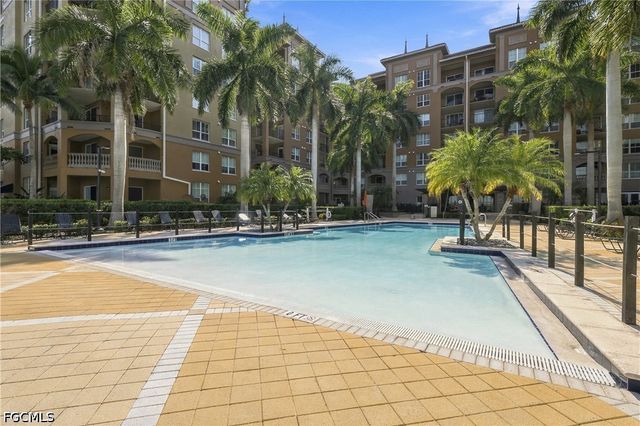 2825 Palm Beach BLVD 410, Fort Myers, FL 33916