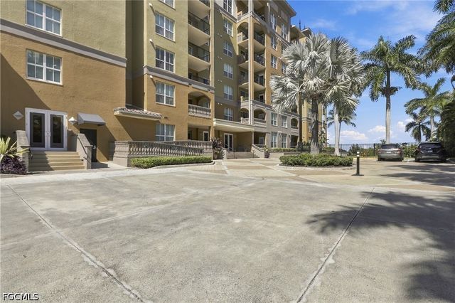 2825 Palm Beach BLVD 410, Fort Myers, FL 33916