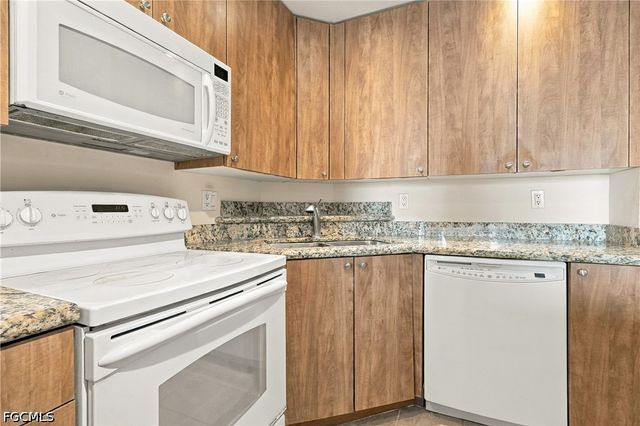 2825 Palm Beach BLVD 410, Fort Myers, FL 33916
