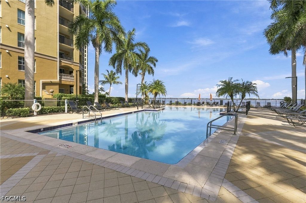 2825 Palm Beach BLVD 410, Fort Myers, FL 33916