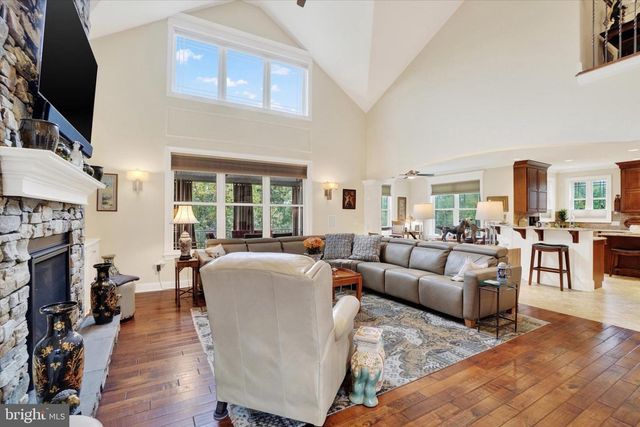 19 MARINA DR, Camp Hill, PA 17011