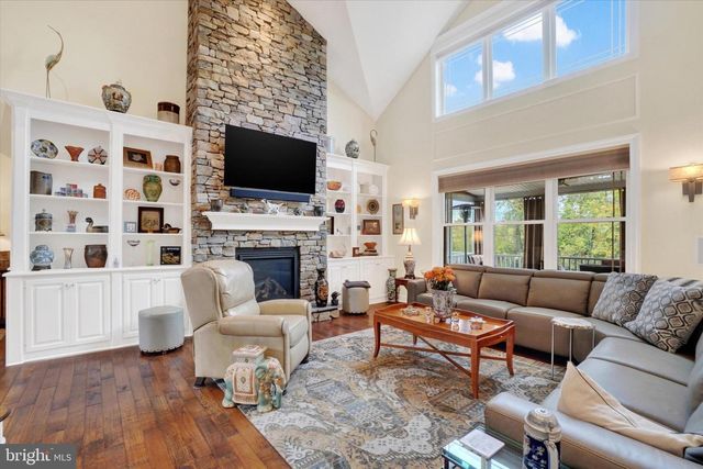 19 MARINA DR, Camp Hill, PA 17011