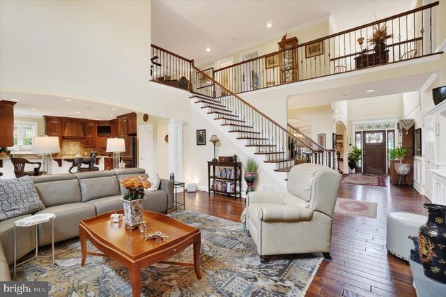 19 MARINA DR, Camp Hill, PA 17011