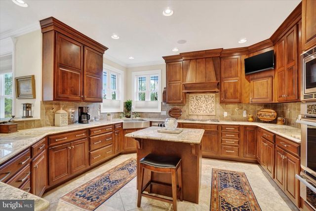 19 MARINA DR, Camp Hill, PA 17011