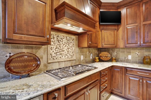 19 MARINA DR, Camp Hill, PA 17011