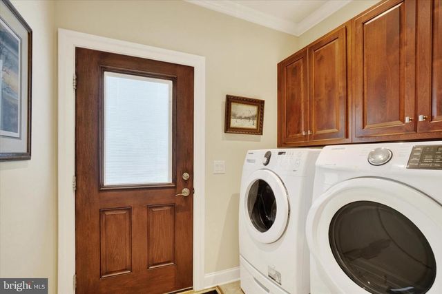 19 MARINA DR, Camp Hill, PA 17011