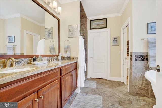 19 MARINA DR, Camp Hill, PA 17011