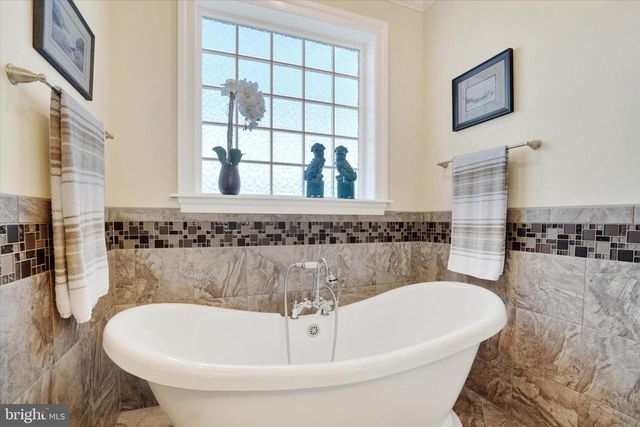 19 MARINA DR, Camp Hill, PA 17011