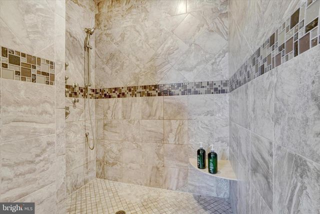 19 MARINA DR, Camp Hill, PA 17011