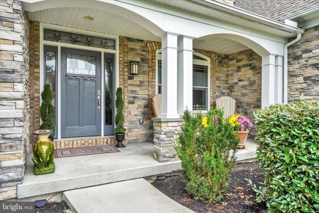 19 MARINA DR, Camp Hill, PA 17011