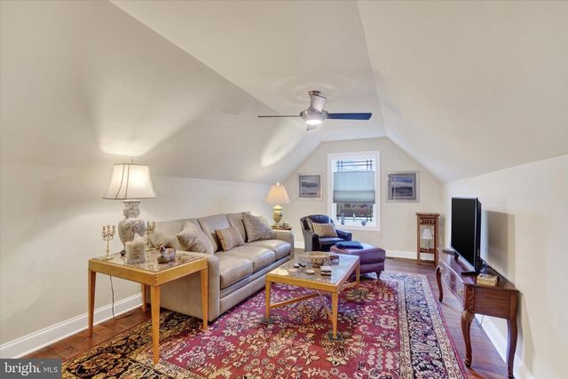 19 MARINA DR, Camp Hill, PA 17011