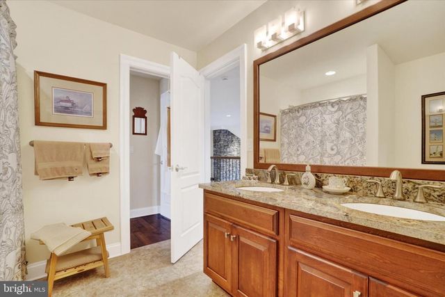 19 MARINA DR, Camp Hill, PA 17011