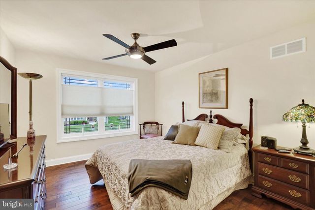 19 MARINA DR, Camp Hill, PA 17011