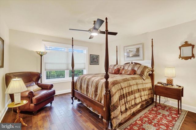 19 MARINA DR, Camp Hill, PA 17011