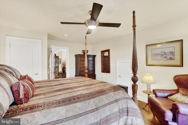 19 MARINA DR, Camp Hill, PA 17011