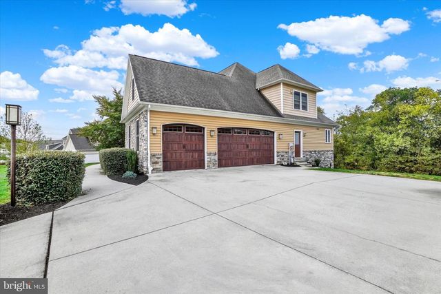 19 MARINA DR, Camp Hill, PA 17011