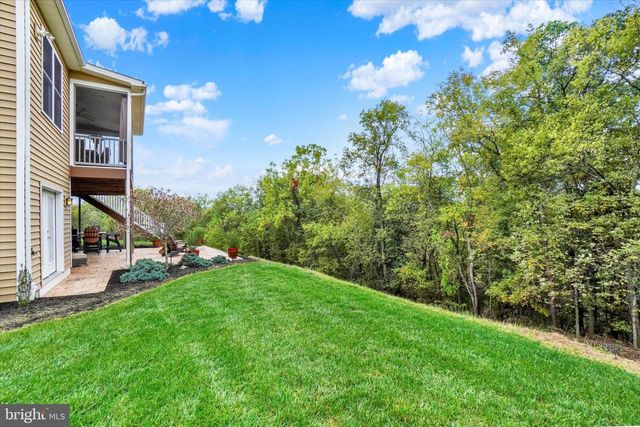 19 MARINA DR, Camp Hill, PA 17011