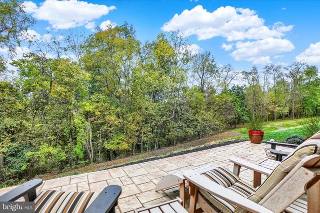 19 MARINA DR, Camp Hill, PA 17011