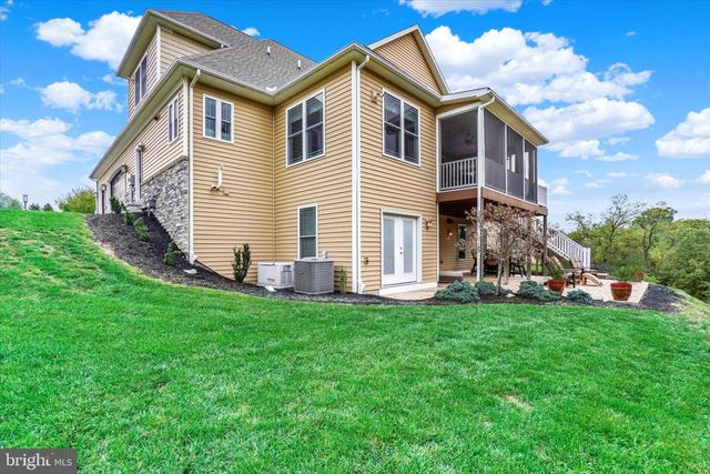 19 MARINA DR, Camp Hill, PA 17011