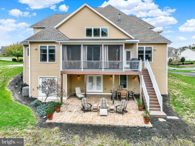 19 MARINA DR, Camp Hill, PA 17011