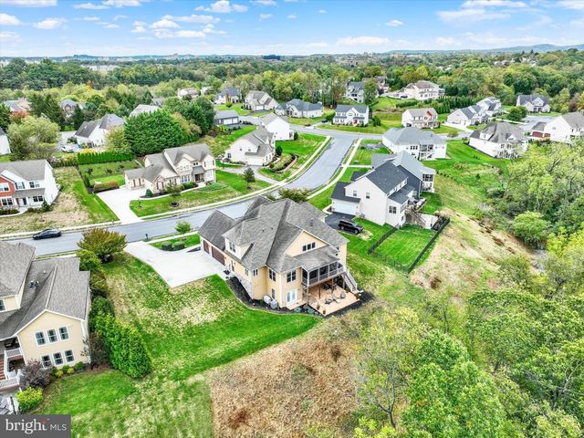 19 MARINA DR, Camp Hill, PA 17011