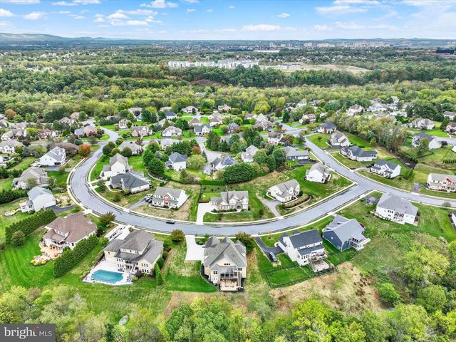 19 MARINA DR, Camp Hill, PA 17011