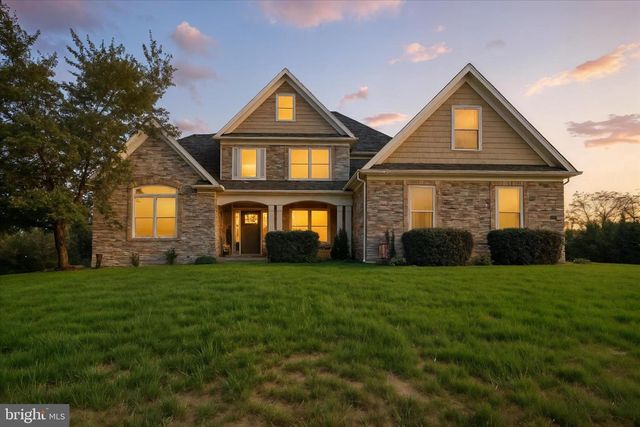 19 MARINA DR, Camp Hill, PA 17011