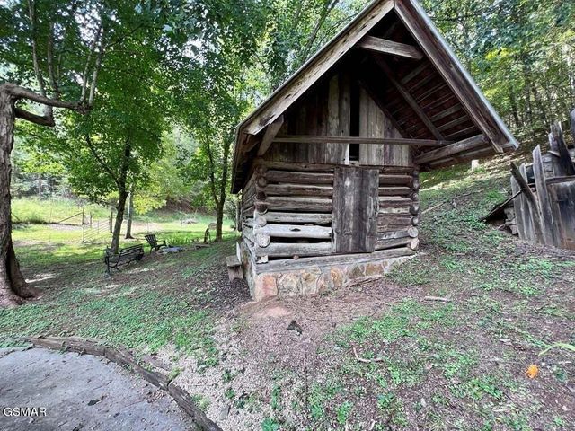 1570 S Helton Road, Sevierville, TN 37862