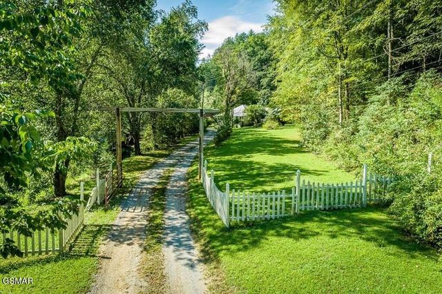 1570 S Helton Road, Sevierville, TN 37862