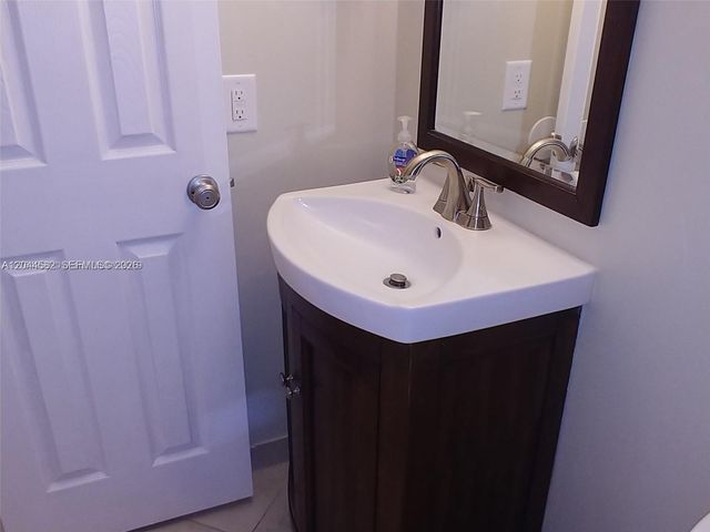 660 Tennis Club Dr 101, Fort Lauderdale, FL 33311