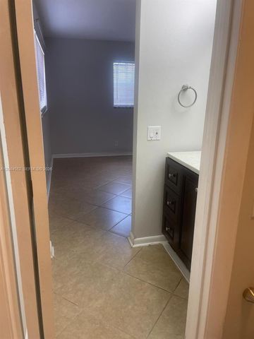 660 Tennis Club Dr 101, Fort Lauderdale, FL 33311