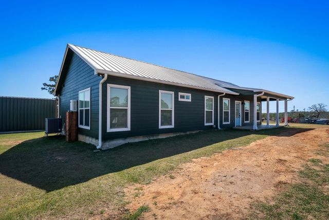 935 Highway 21 E, Paige, TX 78602