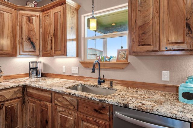 935 Highway 21 E, Paige, TX 78602