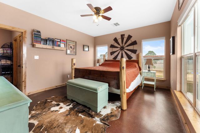 935 Highway 21 E, Paige, TX 78602