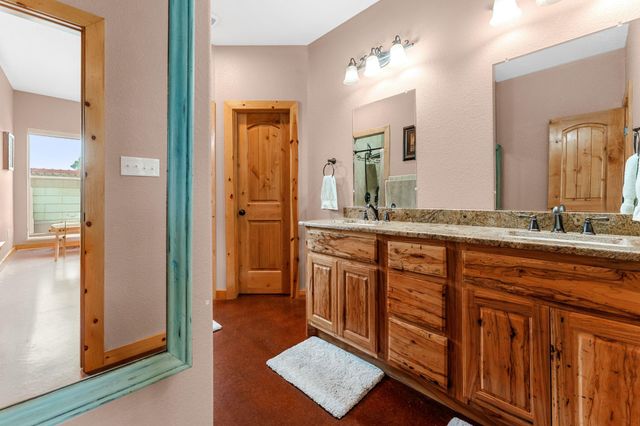 935 Highway 21 E, Paige, TX 78602