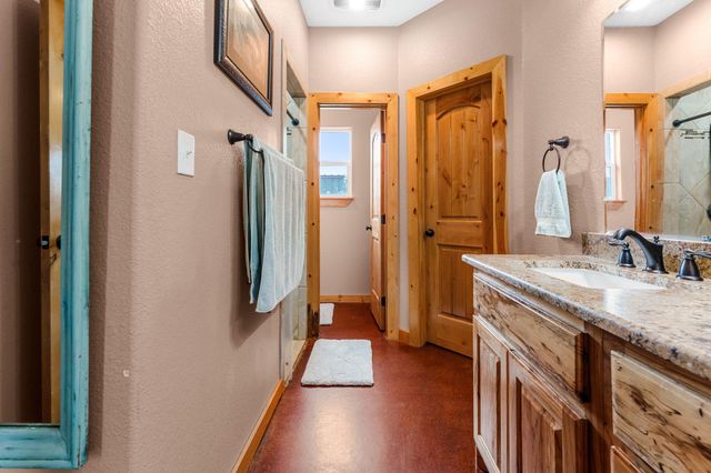 935 Highway 21 E, Paige, TX 78602